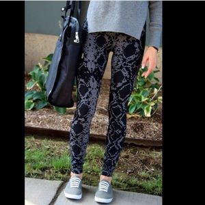 Lululemon Wunder Under Pant Hi-Rise Ziggy Snake